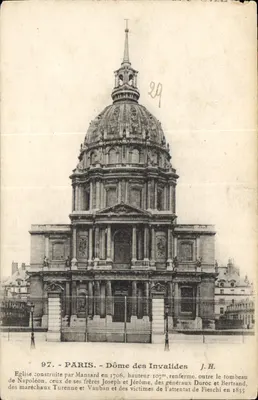 Paris - Dôme des Invalides — église construite par Mansard en 1706, hauteur 107m, renferme le tombeau de Napoléon, ceux de ses frères Joseph et Jérôme, des généraux Duroc et Bertrand, des maréchaux Turenne et Vauban et des victimes de l'attentat de Fieschi en 1835 — J.H. n°97