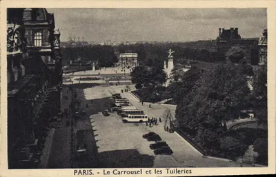 PARIS - Le Carrousel et les Tuileries — vue panoramique avec le Carrousel et les Tuileries, éditeur non identifié