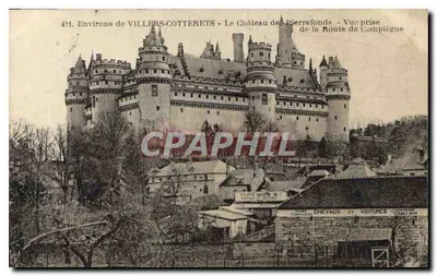 Okolice VILLERS-COTTERETS — Zamek Pierrefonds — Widok z drogi do Compiègne — Wydawca: Chevaux et Voitures