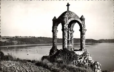 Saint-Suliac (Ille-et-Vilaine) — A Virgem de Grainfollet e a França — Éditions Gaby