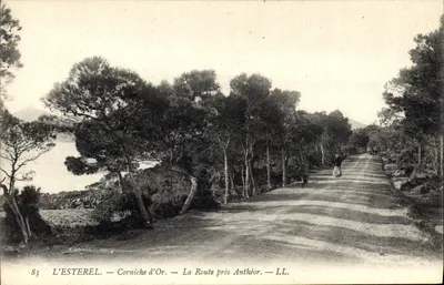 L'ESTEREL — Corniche de Ouro — A Estrada perto de Anthéor — LL