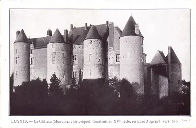 Luynes — O Castelo (Monumento Histórico) — Construído no século XV, restaurado e ampliado em torno de 1650 — Fot. LL