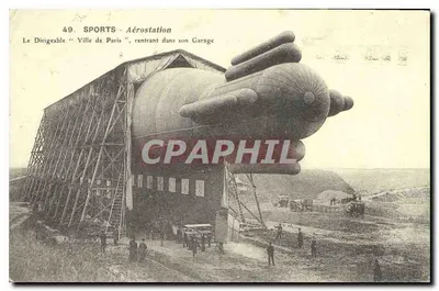 O Dirigível "Ville de Paris" — entrando em seu Garagem — Aérostation, Paris