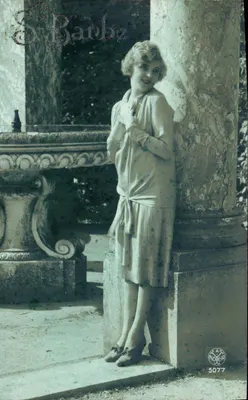 Mulher elegante em Saint-Barbarbe — editor Nojer, n° 5077