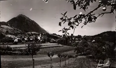Fronteix (Savoie) — Ogólny widok siedziby i Butte-Etoile — Jansol