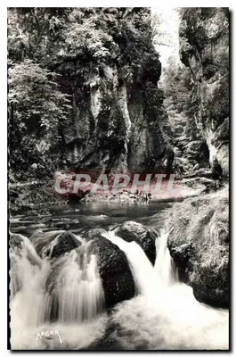 O Passo da Cère — Vic-sur-Cère (Cantal) — Éditions ARGRA