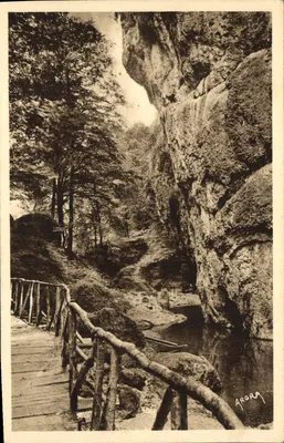 Gorges de l'Argron — vue du sentier avec passerelle en bois — éditeur ARGRA