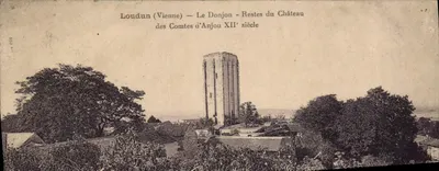 Loudun (Vienne) — O Donjon — Restos do Castelo dos Condes de Anjou Século XII