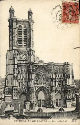 Katedra w Troyes — Widok frontu gotyckiego — JND Phot.