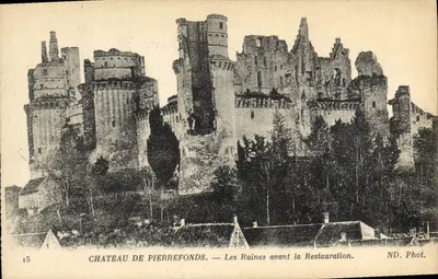 Château de Pierrefonds — Les Ruines avant la Restauration — ND. Phot.