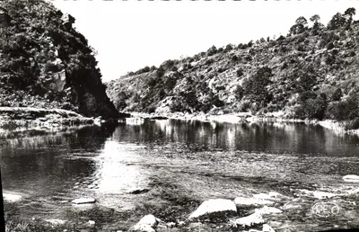 A Creuse pitoresca — Confluent dos dois rios Creuse — M. POUSSSEL Foto Editora Château-Roux, Paris