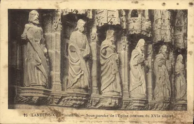 Landivisiau (Finistère) — Subporche da Igreja (estátuas do século XVLe)