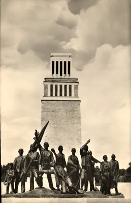 Narodowy zamek Buchenwald — grupa rzeźbiarska profesora Fritz Cramer — wydawca Deutsche Fotothek, Dresden