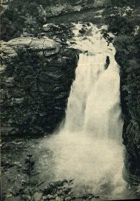 O Salto do Doubs — cachoeira em um cânion rochoso — n°9