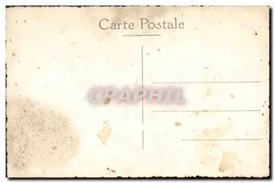 Três crianças — diante de um muro de tijolos — — Verso
