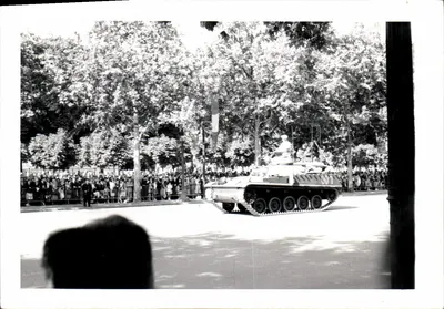 Desfile militar — Tanque T-62 n° 007