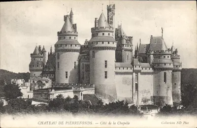 Zamek w Pierrefonds — Strona krypta — Collections ND Phot