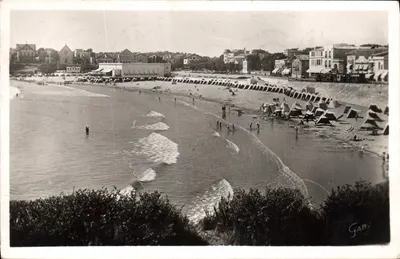 Plaża Royan-Pontaillac — widok wybrzeża — Wydawnictwo GABY