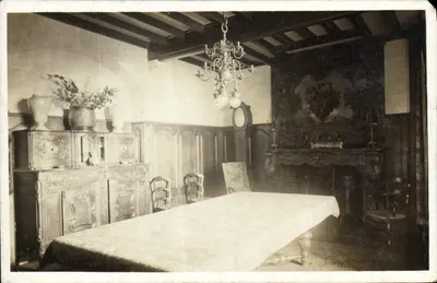 Salle à manger — intérieur d'une demeure — Bureau Central de Journaux du square Bolton, Royan