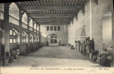 Zamek Pierrefonds — Sala Strażników — ND. Phot.