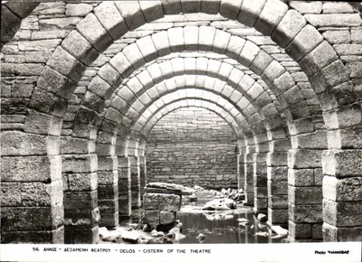 Cisterna do Teatro — Delos — Foto HANNIBAL