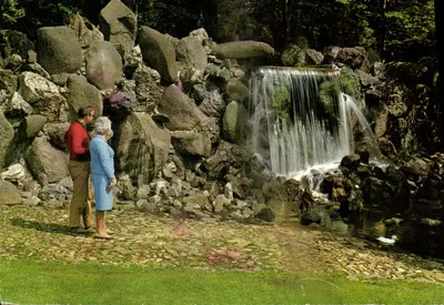 Arnhem - Parque Waterval Sonsbeek — vista de cascata — editor não visível
