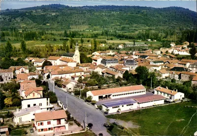 Bilhete postal moderno Loures Barousse Hautes Pyrenees Vista geral aérea