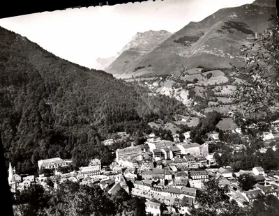 Cauterets — Vue générale prise de Pauze — Édition Quinault, Lourdes, n°1105