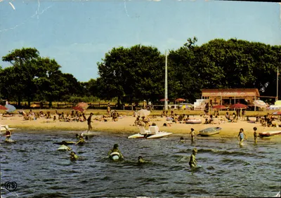 Praia animada — banhistas e cabanas — editor Artaud, n° 24