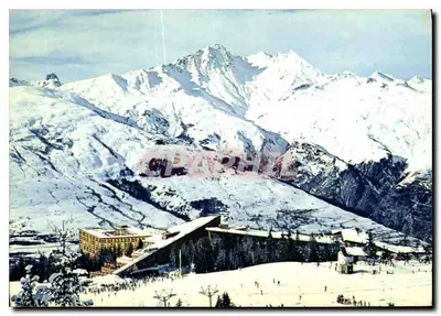 Les Arcs — Vista panorâmica das montanhas nevadas com o hotel do Golf — Editor Graphique