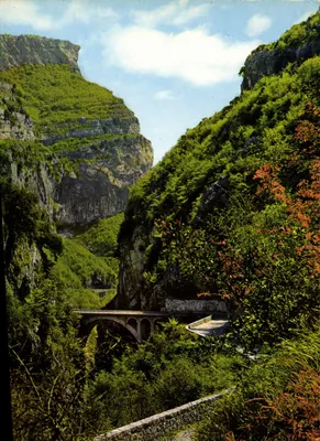 Las Gorges du Loup — El Puente del Abismo — Ediciones Valauris-Golfe Juan