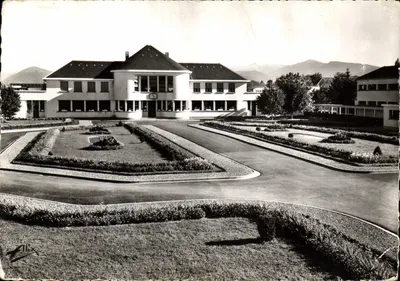 Hospital Psiquiátrico de Lannemezan « H. - P. » — A Cour de Honra e o Edifício Administrativo — Edições ALIX — Banyettes de Bigorre