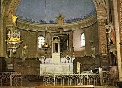 Interior da igreja de Remuzat — editor H. Môtroud, Marselha