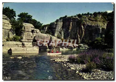 Gorges da Ardèche — Descida de canoagem — editor IRIS
