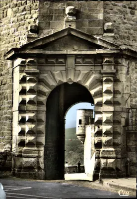 Aubenas (07. Ardèche) - Castelo - Porta Louis-XIII — Cidade feudal