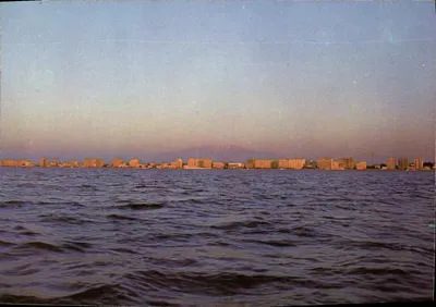 Canet-Plage em Roussillon — vista do porto e do monte Ventoux — editor não visível