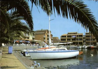 Port Gruiissan — Calçadão dos Palmeiros — Edições de Arte Larrey