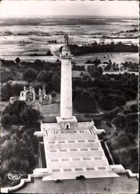 Montfaucun (Meuse) — O Monumento Americano — Vista aérea — Edições Combier