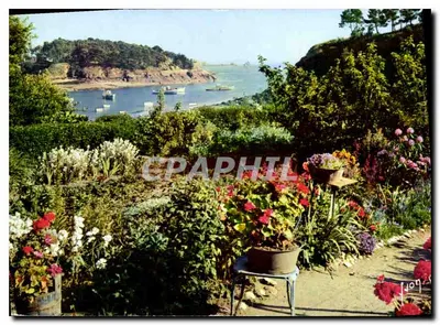 Breshat (Côtes-du-Nord) — Jardim de flores em borda do Port-Clos — Couleurs et Lumière de France
