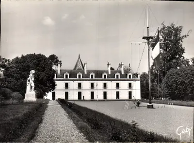 Zamek w Pont-Rean — Centrum Szkolenia Morskiego — Wydawca Gaby