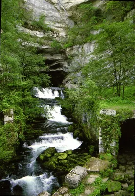 A fonte da Loue — Ao redor de Moutier, Haute-Saône — Imagens da Franche-Comté