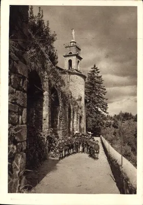 N.-D. d'AY (Ardèche) — Caminho de volta, restos da antiga habitação dos Beneditinos — Élégrogravure Lascuven, 16, r. Remparts-d'Ainay, Lyon