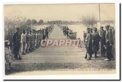 क्रॉइ (मार्न) — 6वें जेनी द्वारा लूअर पर एक बोट ब्रिज के निर्माण — एल. वी. फोटो.