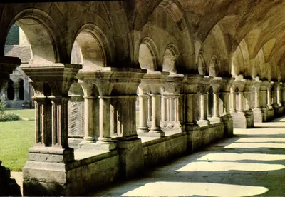 Abadia de Fontenay — O claustro — Edições P. Lefèvre, Auxerre
