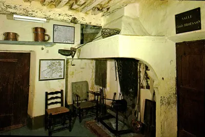 Interior de uma antiga cozinha — Sala Claude Brousson — editor não visível
