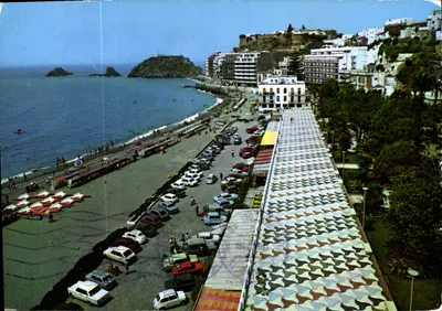 Almuñécar (Costa do Sol) — vista da praia e do porto — Casa Fundada em 1963