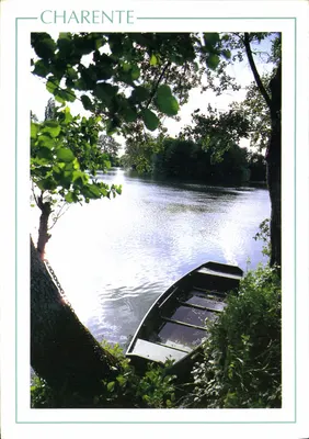 Charente — vista do rio com barco — Imagens da França, série 16