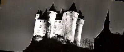 Castelo de Val perto de BORT — Comuna de LANOBRE (Cantal) — Foto Bally — n° 15