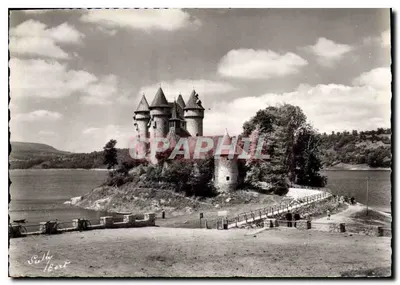 Castelo de Val — vista da estrada, perto de Lanobre (Cantal) — Bully Bert