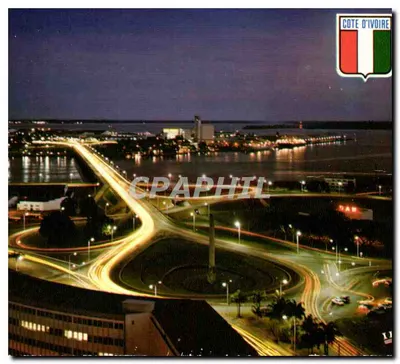 Abidjan — Vista noturna — Agência Ivoiriana Hachette
